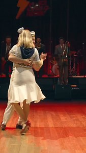 ⚓ Sailor vibes & flying hats! 🎩😄 We had so much fun dancing a social demo at @bcnshagfestival – just relaxed, enjoying the music and the moment! Our tenth year 👀 and it just keeps getting better: the venue, the music, Balboa 😉, the people… we love the Shag family! 💛 Thanks for having us! 🎩 Watch till the end… yes, the hat survived! 😄 Dancing to “Dynaflow” by @professor_adriancunningham – thanks for the suggestion! 🫶 👠 @saintsavoy�👗 @swivelsandbow�👕 @tabbythecat_swingstudio @zilongswin