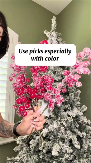 Creating a Designer Christmas tree on a budget #christmas ￼ #cristmasdecor #christmastree #designer