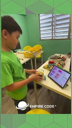 Our talented Devlin explaining how his LEGO Spike Prime dodge-bot works.🤖🛻