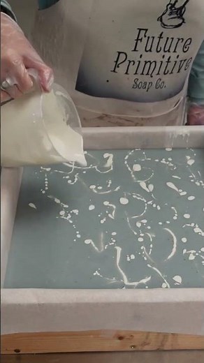 Squiggly Drop Swirl Soap Technique