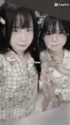 Mèo Simmy Cùng Sammy Đào: Hài Hước và Đáng Yêu