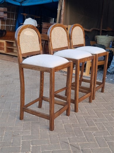 Bar stools in Kenya ✨ Comfortable, stylish seating for kitchen islands, bars and dining spaces. Perfect for modern homes and hospitality interiors. 📍 Home Accents — Racecourse, Ngong Road – Nairobi 📞 0715 183 653 #BarStoolsKenya #KitchenStoolsKenya #FurnitureKenya #DiningFurnitureKenya #NairobiFurniture