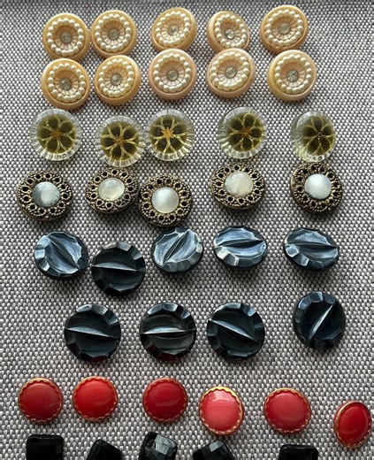 Lot of 100 Vintage Buttons,rare Bakelite,art Deco Glass&moonglow,pink,red,black and Pearl White - Etsy