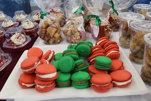 Need some holiday shopping – and holiday dining? Holiday Hop and Edible Island offer 5 hubs for artisan food, drink and folk art at Snug Harbor.