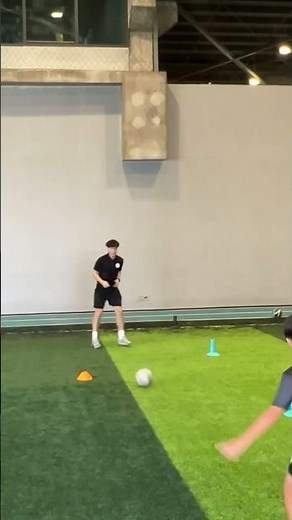 Mastering 1 on 1 Excellence: First Touch and Passing Training in Football ⚽🔥 | Pro Tips Unleashed!