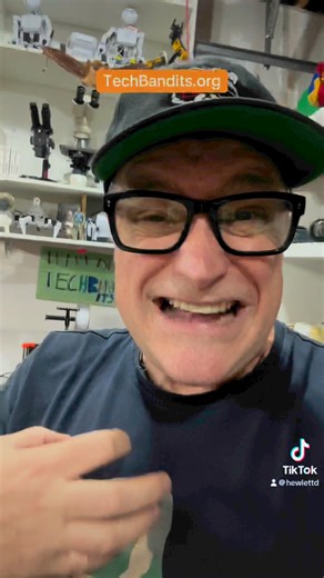 Stargate science grump returns with the spider firefly buffet! | David Hewlett