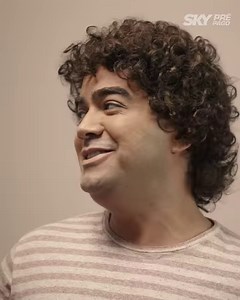 Sabia que o kit SKY Pré-Pago é seu pra sempre? Vem ver como a antena é bem menor que a parabólica, na laje da Dona Suely. http://bit.ly/2DnNdCH | SKY Brasil