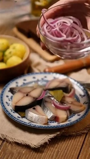 Mackerel with onions and vinegar. Delicious according to GOST standards.