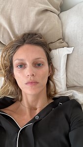Anja Rubik on Instagram: "Bardzo nieoficjalnie, nagranie z łóżka A Ty dlaczego idziesz na wybory? Masz jedno życie, jeden głos - wykorzystaj. Nominuję do odpowiedzenia na pytanie: (przepraszam jeśli już byłyście nominowane i się nagrałyście ) @sylwia.chutnik @gregorczykabram @szumowska.m @ostaszewskamaja_official @maffashion_official @lucynaszymanska @zofia_urszula_komasa @haniarydlewska @mwyrzykowska @youngleosia @martyna.world #kobietynawybory @kobietynawybory"
