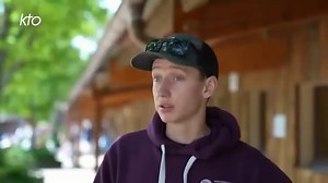 Depuis plus de 70 ans, la communauté œcuménique de Taizé en Bourgogne accueille des milliers de jeunes venant du monde entier. 👉 Découvrez en intégralité le film documentaire inédit « Taizé, village monde » réalisé par Florence Gaillard : https://youtu.be/hZkyxHukh_k | KTO Télévision Catholique