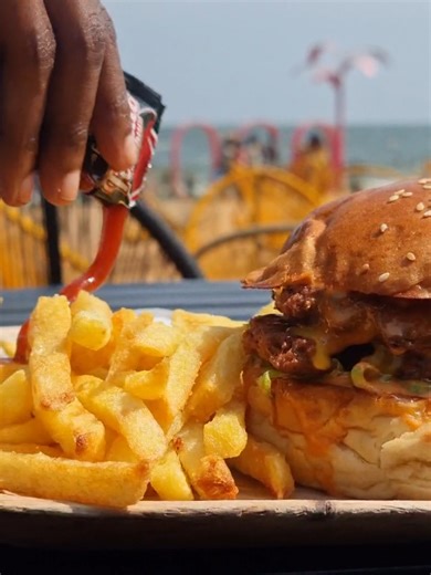 A Burger Affair @Coco Beach club Entebbe #burgeraffairs#cocobeachclubebb #kampalatiktokersuganda🇺🇬🇺🇬 #beachlife