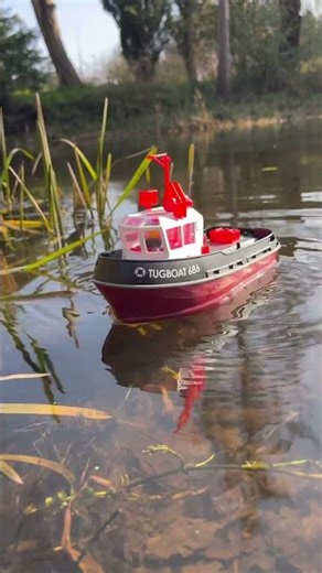 Mini rc tug boat visits river!