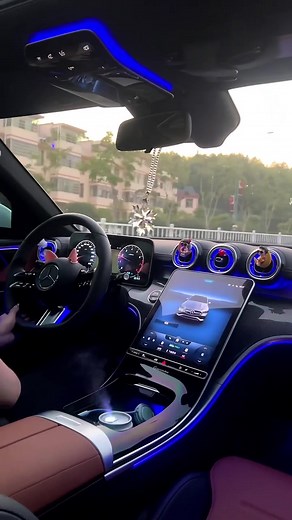 Who can refuse a girl with one hand on the steering wheel?😏 #mercedesgirl #mercedes_amg #mercedesgclass #carchallenge #carlover #fyyy #explorepagee