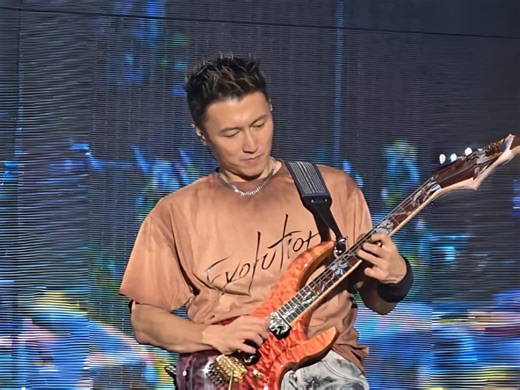 【4K|Live】重庆雄起燃爆山城《活着viva》谢霆锋重庆演唱会名场面嗨爆全场万人大合唱经典歌曲现场live！谢霆锋进化演唱会重庆站！粉丝音乐饭拍！华语顶流！