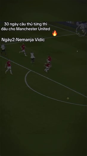 Nemanja Vidić (sinh 1981) là cựu trung vệ lừng danh người Serbiađược coi là một trong những hậu vệ hay nhất lịch sử Manchester United và Ngoại hạng Anh. Thi đấu cho MU (2006–2014), anh nổi tiếng với lối chơi quyết liệt, dũng cảm và tinh thần thép, cùng Rio Ferdinand tạo thành bộ đôi phòng ngự vững chắc, giành 5 danh hiệu Premier League và 1 Champions League. #vidic👹 #epl #mu2008#xuhuong#viral