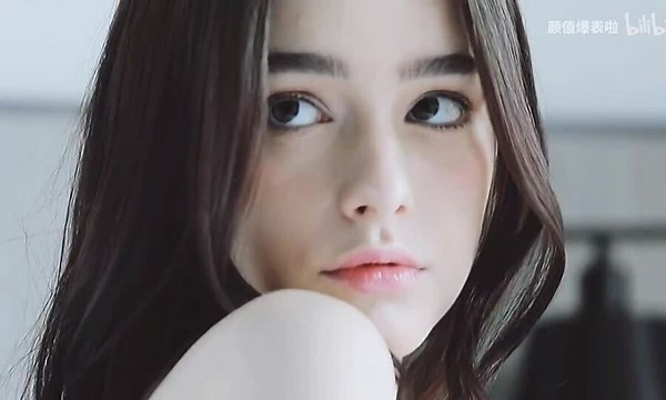 10 cô gái xinh đẹp nhất thế giới 2025
