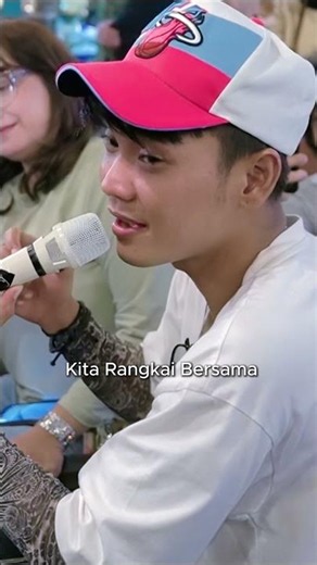 16 Songs in 1, Totally Addictive (Live Busking) Tri Suaka, Ricky, Gisel, Astroni, Hanif, Nunik, Leo