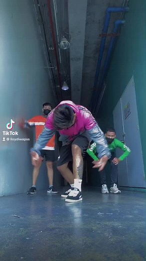 WATCH AND SUPPORT US TOMORROW AT ASAP NATIN TO DISCOVERIES 🤩 LIVE 12 noon! Seeyou guys!! @lloydiwapss @neilalferez20 🧡💗💚#deliveryriders #lalamove #foodpanda #grab