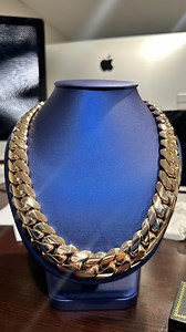 Fresh polish, beautiful finish. This is what Miami Cuban links are suppose to look like. • • • • • • • • #gold #cubanlink #miamicubanlink #hiphopjewlery #ice #blingbling #icedout #drippy #goldchain | gusvillajewelry