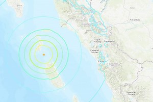 Du stiprūs žemės drebėjimai supurtė Indoneziją ir Filipinus