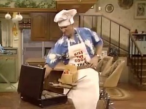 It's 4th of July weekend time to light up those bbq's, bring out the kiddie pool and crank up the heat! Please make sure to follow us on IG @albundyquote 󾍛🏼󾦇󾓶 | Al Bundy Quotes