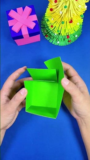 Make beautiful Christmas gift boxes with cardstock! Give it a try!