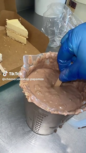 Come in and try our new cheesecake sticks, available in three different flavours! Hazelnut, pistachio and caramel delight #papamoa #cheesecake #slice #pistachio #chocolate #nutella #carmel #biscoff #drizzle #yummy #sweet #sweettreats #cakenz #cheesecakeshop