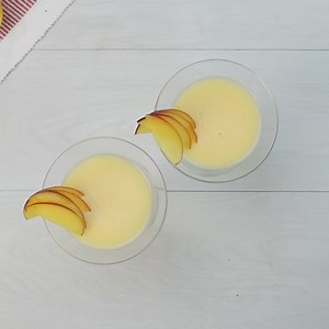 Sei alla ricerca di ricette sane e gustose? Prova le ricette a basso contenuto di colesterolo consigliate da Danacol. Oggi ti proponiamo la MOUSSE DI PESCHE, un’idea per un piatto da preparare in pochi minuti che contiene solo 1 mg di colesterolo. Guarda il video e scopri tutta la ricetta su: https://bit.ly/35CnZga. E non dimenticare 1 Danacol al giorno dopo i pasti! | Danacol