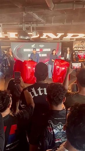 The wait is over. The all-new 2026 Honda CBR600RR has officially made its debut at the Boon Siew Honda Singapore launch. Sharp styling. Proven performance. Built for riders who know exactly what they’re looking for. The first units are arriving soon, and bookings have already begun. Have you booked yours? 📩 DM Speedclub or Moto Rydey today to secure your 2026 Honda CBR600RR before the first batch is fully spoken for. 𝗦𝗽𝗲𝗲𝗱𝗰𝗹𝘂𝗯 www.carousell.sg/u/speedclub/ WhatsApp: ‪‪ 65 9012 6600‬‬ 5