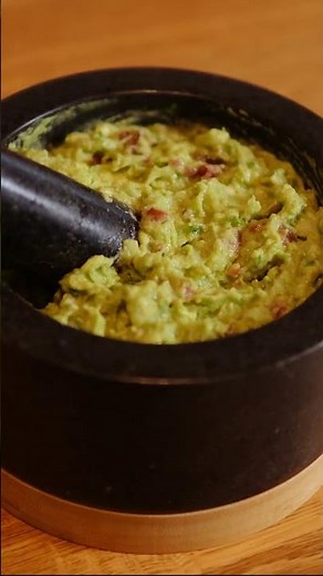 Deliciously FRESH Guacamole Recipe You'll LOVE!