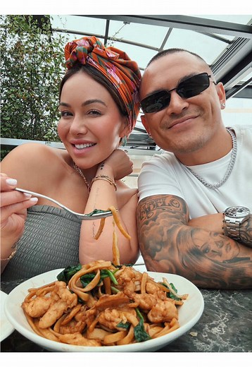 Siempre con él: La historia de amor de Chiquis y Lorenzo