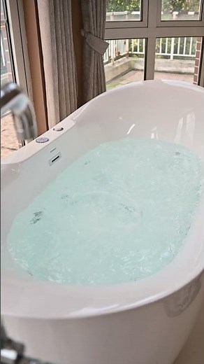 🛁 Transform your bathroom into a personal sanctuary with the WOODBRIDGE Whirlpool Tub.