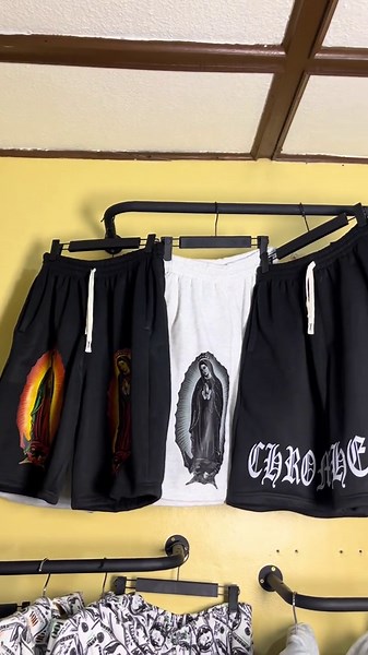 Street Style Trends: Baggy Shorts Outfit Ideas