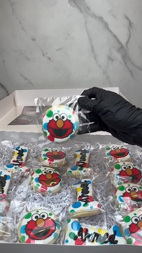 Elmo themed first birthday cookies. 🎉 Character cookies normally take hours due to the details that you need to draw onto each cookie. Printing on cookies takes a fraction of the time which subsequently leads to a lower cost. It’s a win win ☺️ #cookies #treatmaker #baker #elmo #sugarcookies #dessert #desserts #bakersofinstagram #cookier #edibleinkprinter #howto