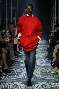 Modekleuren winter 2025/2026: deze tinten ga je het komende jaar veel zien, vers van de catwalk