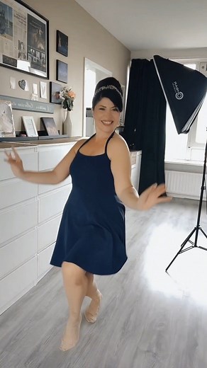 Ironi♥️😉 #perzisch #irandance #raghseirani #rakssharki #iranian #iraninsta #farsi #raghse_irani #bellydancing #buikdans #ironi #raghsfarsi | Salome Dans