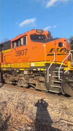 Fast BNSF train going through Hebron!