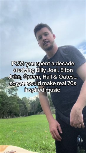 The best education a musician could have. Hours and hours sitting playing, singing, learning… 🎹 . #billyjoel #eltonjohn #queen #freddiemercury #pianoman #70smusic #70s #oldschoolmusic #oldschool #retro #dollyparton #singer #rock #fy #fyp #hallandoates #darrylhallandjohnoates