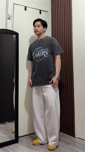 Los Angeles Lakers Big Print Long Sleeve Graphic Tees