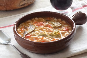 Arroz con habichuelas y alcachofas: receta reconfortante de la huerta murciana (como lo hacía mi abuela)