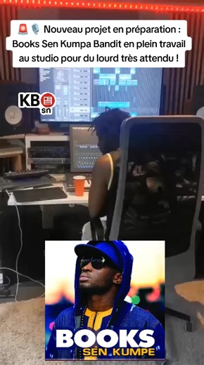 🚨🎙️ Nouveau projet en préparation : Books Sen Kumpa Bandit en plein travail au studio pour du lourd très attendu ! L’artiste est actuellement concentré en studio, peaufinant un projet qui sera disponible très bientôt. Entre inspiration, détermination et créativité, tout laisse croire que le public aura droit à quelque chose de fort. 👀🔥 Restez connectés… la sortie approche ! #Buzz #BooksSen #KumpaBandit #NewProject #StudioVibes @BOOKS Bandit dëgg 🎤🎙️ 🇸🇳 @PPS the Writah @Kassoumaye Baré @M
