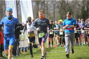 Silesiaman Duathlon Katowice 2021: Ponad 200 osób biegało i jeździło na rowerze w Dolinie Trzech Stawów ZDJĘCIA