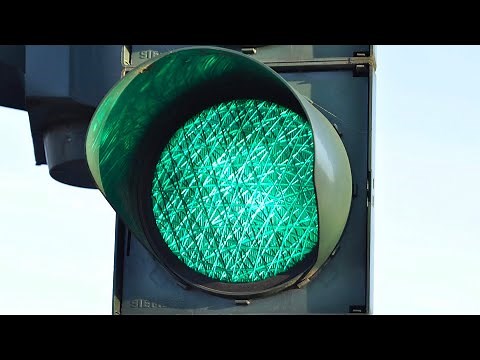 これは「緑」なのか「青」なのか