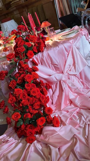 San | Philadelphia Wedding Content Creator | if you love pinks + reds, this one is for you 💞 we’re loving this grand caterpillar table design with draped pink linens that dramatically... | Instagram