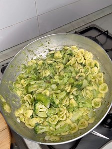 Pasta e broccoli | Italian food
