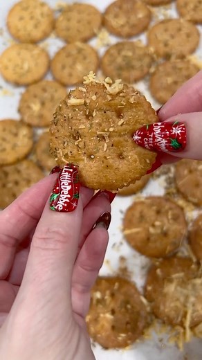 3.3K views · 20 reactions | It’s always a good thyme for @cookiterica’s buttery, cheesy RITZ appetizer 﫶 | Ritz Crackers | Facebook