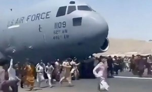 'People are still scared, they are scared of persecution, they are scared from punishment' Dramatic images showing just how desperate many in Afghanistan are to flee the country are being shared online. Ethiopian doctor Hussein Hassan is the senior humanitarian coordinator for the UN in Kabul, he tells Focus on Africa radio what he's seen on the ground: | BBC News Africa