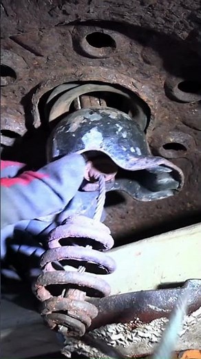 STUCK SPARE TIRE 2005 Chevy Tahoe