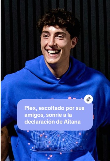 Plex, escoltado por sus amigos, sonríe con timidez a la declaración de amor de Aitana tras los rumores de crisis 💙 #aitana #plex #crisis #amor #españa