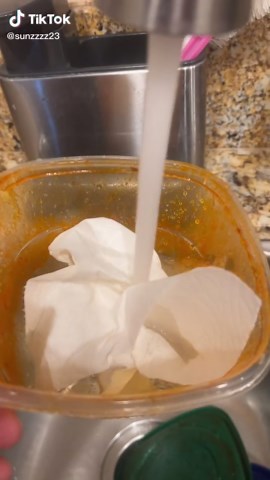 Effective Ways to Clean Tupperware After Cooking Pozole